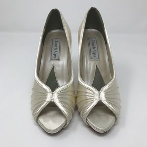 CREAM HEELS